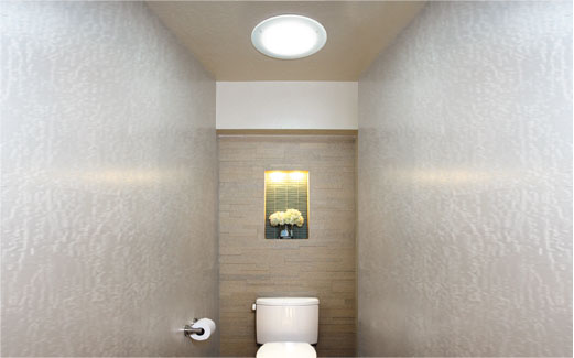 Solatube BrightenUp Tageslichtsysteme im WC